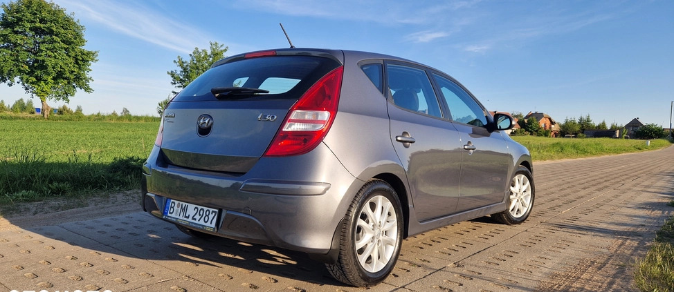 Hyundai I30 cena 20900 przebieg: 181000, rok produkcji 2011 z Bytów małe 781